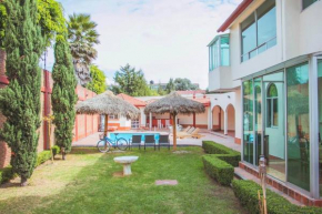 Luxury villa with pool - 14 bedrooms Cholula